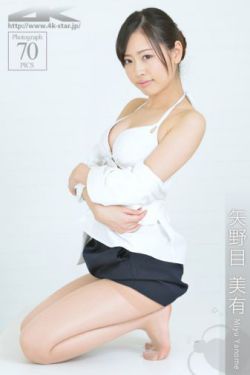 挠比基尼美女痒痒